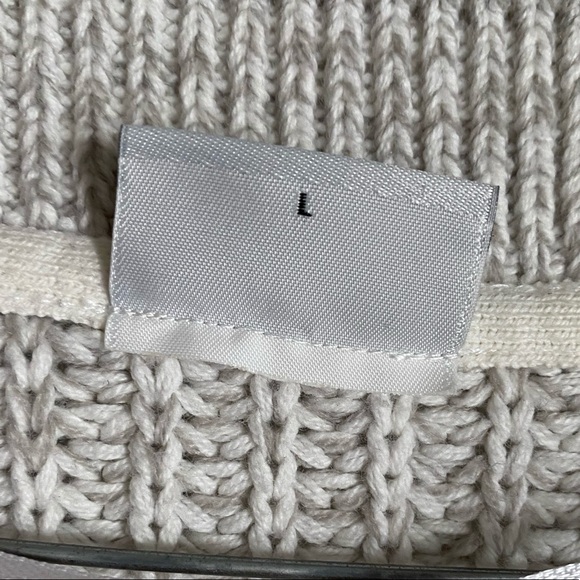 Sweater - Picture 4 of 4